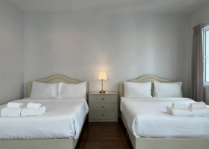 度假居 Entire 3bedroom Townhome, Shared Swimming Pool In Sukhumvit, 2927 曼谷
