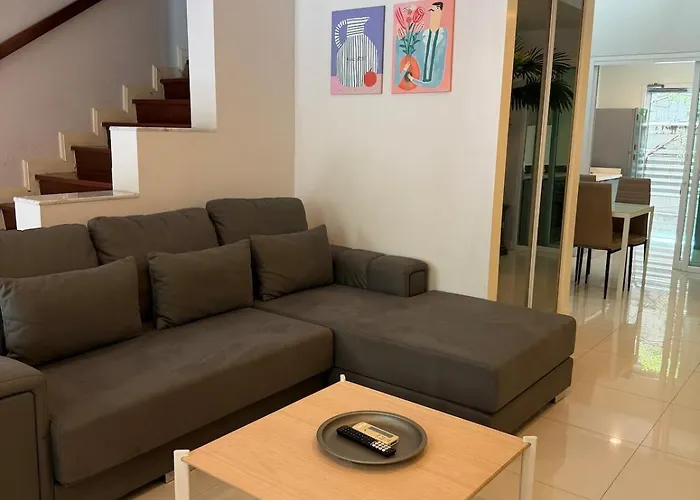 Entire 3bedroom Townhome, Shared Swimming Pool In Sukhumvit, 2927 *